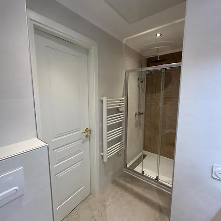 Extraordinaire Grand Studio Au Centre 6 Minutes A Pied De La Plage Et L'Hotel Negresco Nice Exterior photo