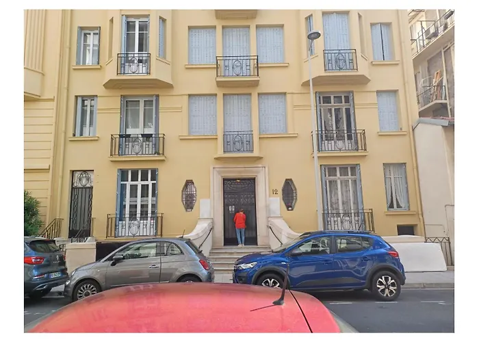 Extraordinaire Grand Studio Au Centre 6 Minutes A Pied De La Plage Et L\'Hotel Negresco